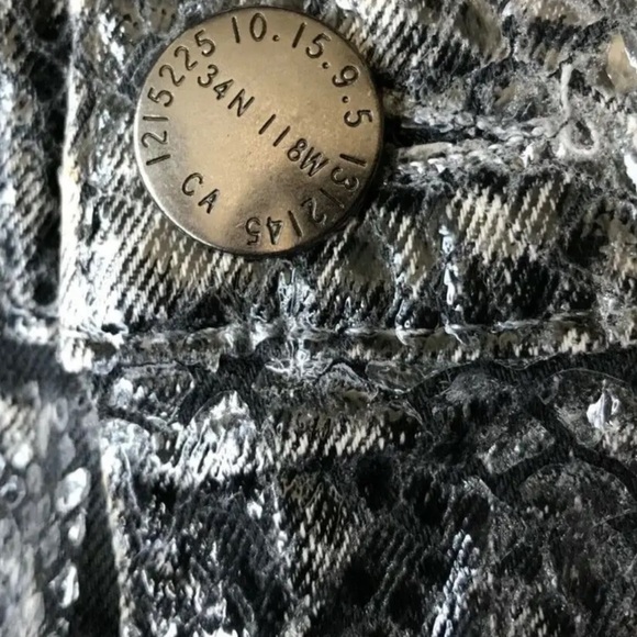 Current Elliott- Ankle Skinny in Snakeskin with metallic finish- 26 - Picture 4 of 9